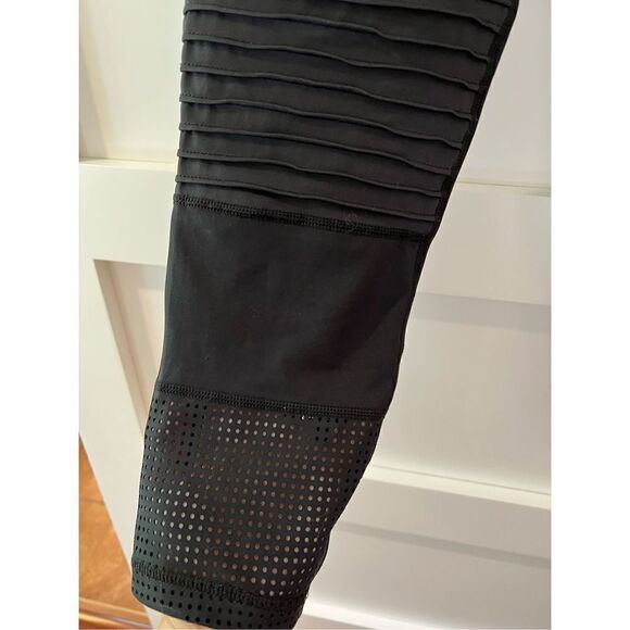 Zyia Black motto Light n Tight Hi-rise 7/8 24" - Picture 2 of 8